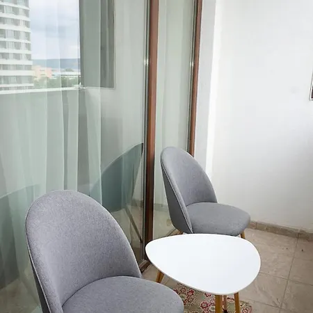 The Residential 1-bd With An Outdoor Thermal Pool Apartment Warna
